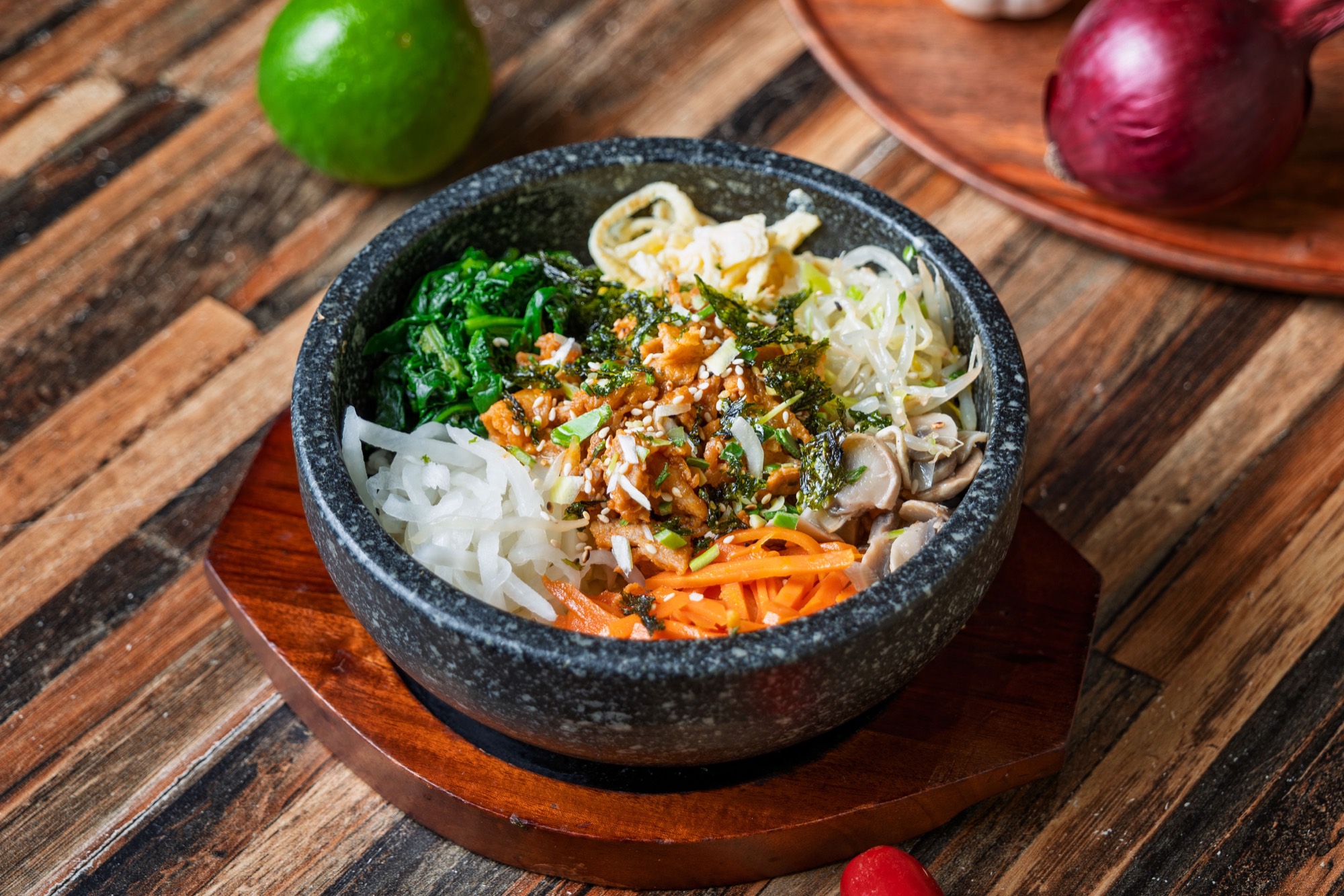 Bibimbap en pierre chaude — Bibimbap au restaurant Le Séoul